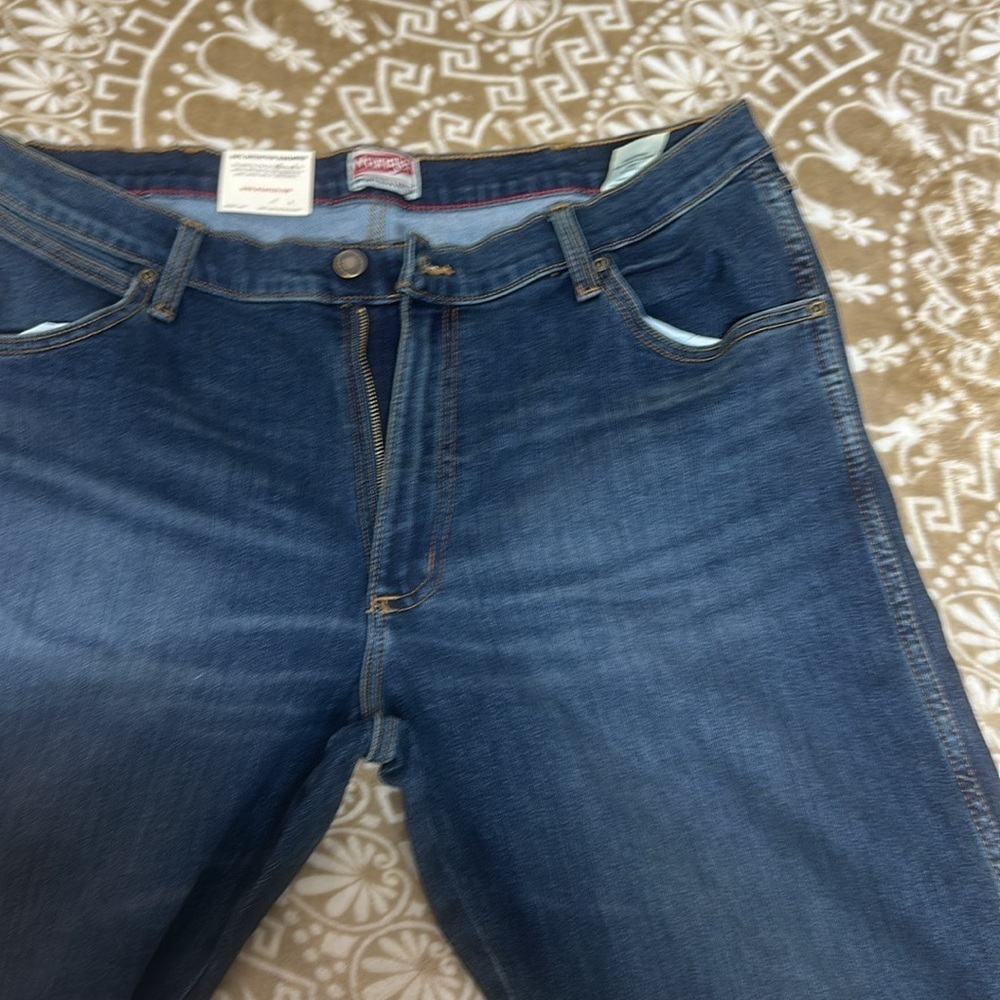 NWT Wrangler Boot Cut Relaxed Fit Jeans Sz 34x29 - Picture 4 of 6
